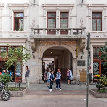 Budahomepest *